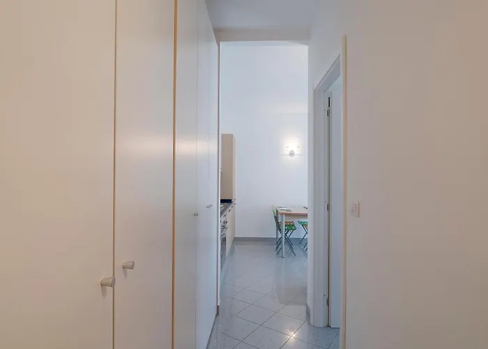 아파트 Arma Karma - 150 From The 아르마 디 타지아